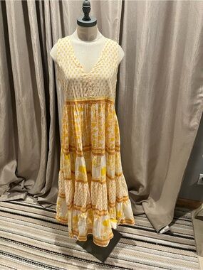 Chelsea & Theodore Yellow and Cream Tiered V-Neck Maxi Dress